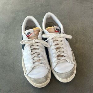 NIKE BLAZER LOW '77 VINTAGE Men’s size 9 black/white